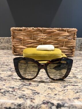 Gucci, GG0327S Tortoiseshell Oversized Womens Sunglasses - Brown